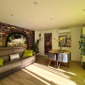 Splendid Studio With Ac And Terrace - Dodo Et Tartine , Peypin France